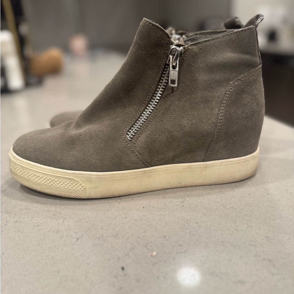 STEVE MADDEN HEELED SNEAKERS